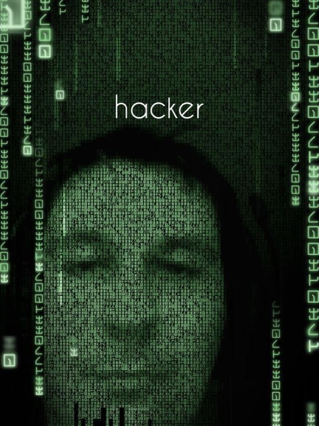 Das Gesicht eines Hackers auf einem Bildschirm umgeben von Binärcode und dem Wort "Hacker".