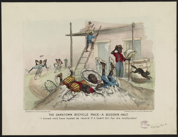 Plakat mit der Aufschrift "The Darktown Bicycle Race - A Sudden Halt", das eine chaotische Szene mit Radfahrern zeigt, die abrupt gestoppt werden, Menschen auf Leitern, ein Gebäude, Fässer und andere Gegenstände.