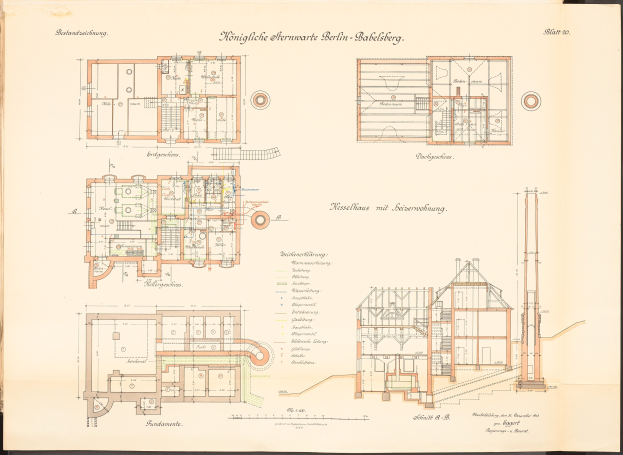 Altes Buch mit detaillierten Architekturplänen und Text, das eine Zeichnung des ursprünglichen Königliche Hermwerk Berlin-Baklberg-Gebäudes zeigt.