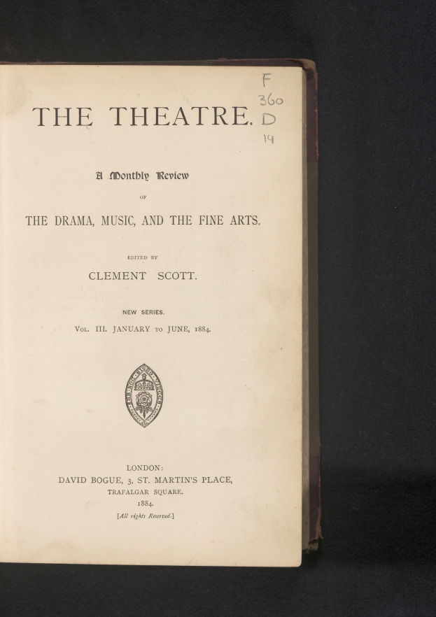 Offenes Buch mit der Aufschrift "The Theatre: A Monthly Review of the Drama, Music, and the Fine Arts" zeigt eine Textseite mit einem Logo.