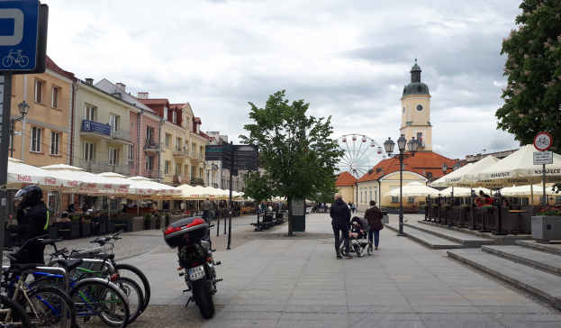 Freiburg: Taschendiebe auf Rollerbrettern klauen Taschen aus Fahrradkörben