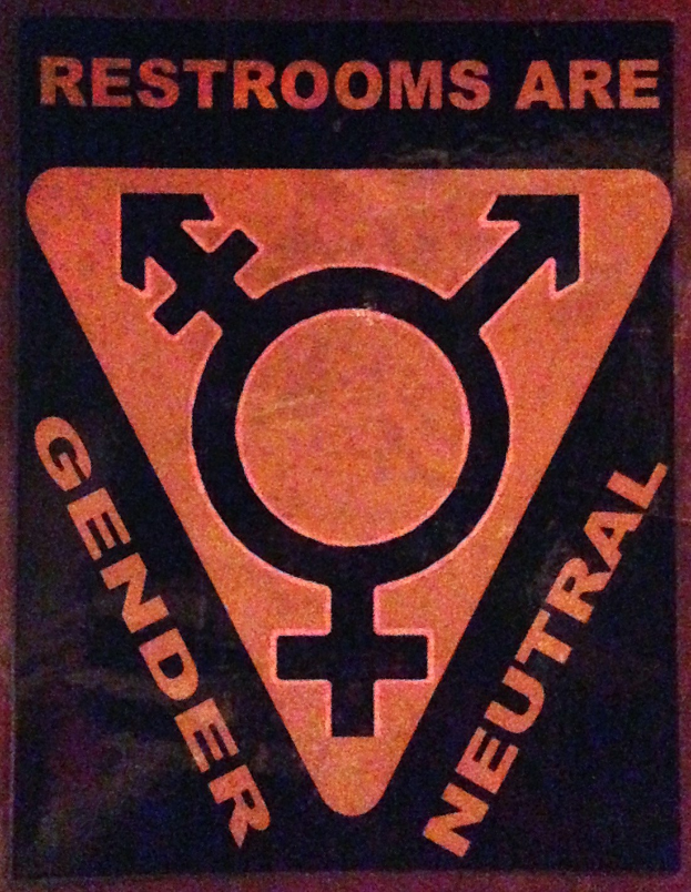 Plakat mit dem Text 'Geschlechterneutrale Toiletten' betont die Geschlechtergerechtigkeit in der Toilette.