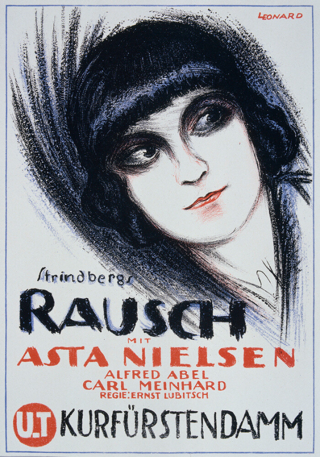 Das Gesicht von Asta Nielsen ist das Zentrum des Filmplakats für "Rausch", wobei sie direkt in die Kamera schaut und ihre Lippen leicht geöffnet sind. Ihr Haar ist zurückgebunden und sie trägt ein weißes Kleid mit einem gemusterten Schultertuch. Der Text ist in fetter, schwarzer Schrift mit einem weißen Rand um das Gesicht herum geschrieben.