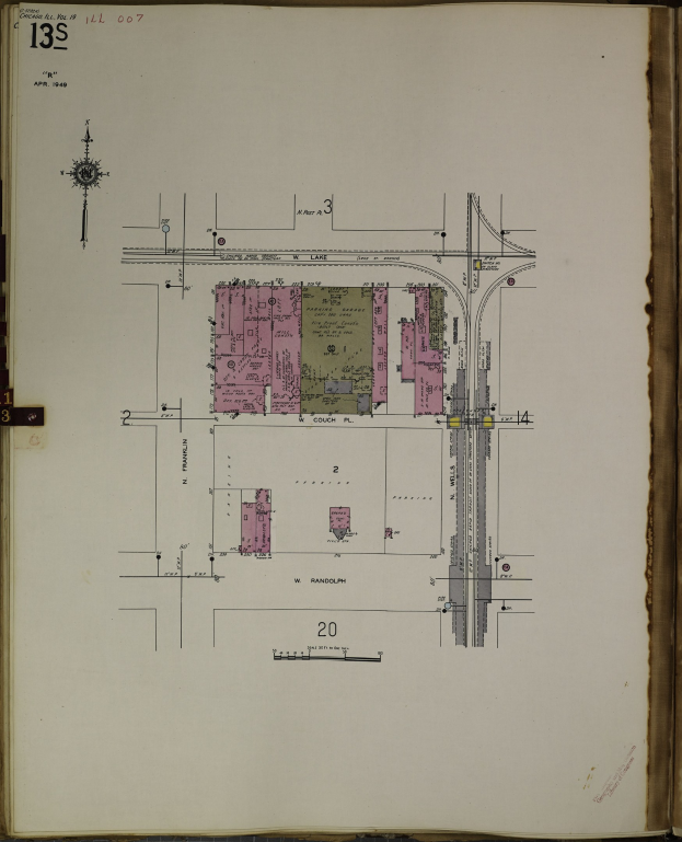 Offenes Buch mit detaillierter Stadtkarte-Illustration und umfassendem Text auf seinen Seiten.