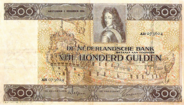 Ein alter niederländischer Geldschein mit einem Mann in einem Anzug mit ernster Miene, beschriftet mit "Niederlande 500 Gulden".