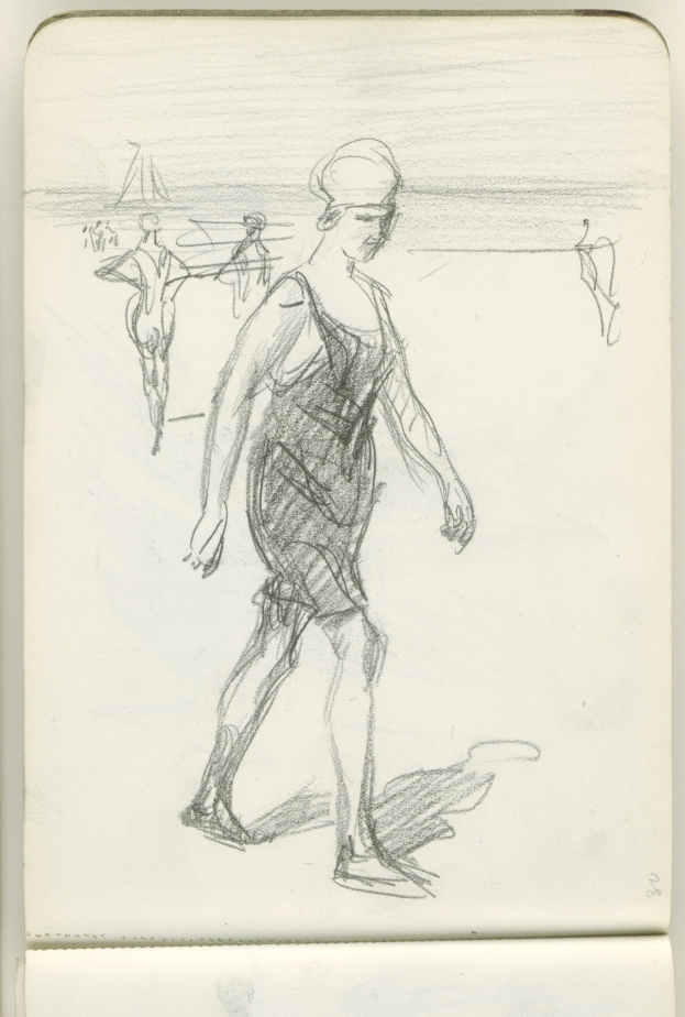Eine Skizze einer Frau in einem langärmligen Kleid mit hohem Kragen, die bei Sonnenuntergang auf einem Strand spazieren geht und die Augen geschlossen hat.