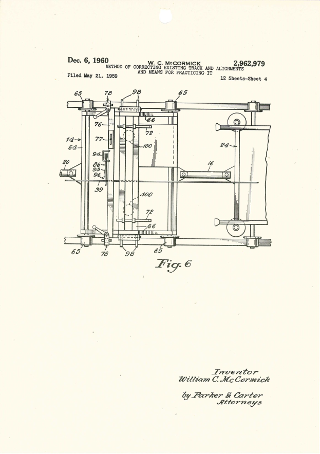 Eine Zeichnung einer Maschine auf Papier mit der Beschriftung "W.C. McCormick Patent 2,962,979 - Methode zur Korrektur bestehender Gleise und Ausrichtungen" und numerischen Anmerkungen.