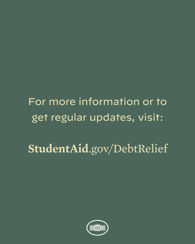 Grüner Hintergrund mit weißer Schrift, die besagt "Für mehr Informationen oder regelmäßige Updates besuchen Sie StudentAid.gov/DebtRelief" und ein Logo unten.