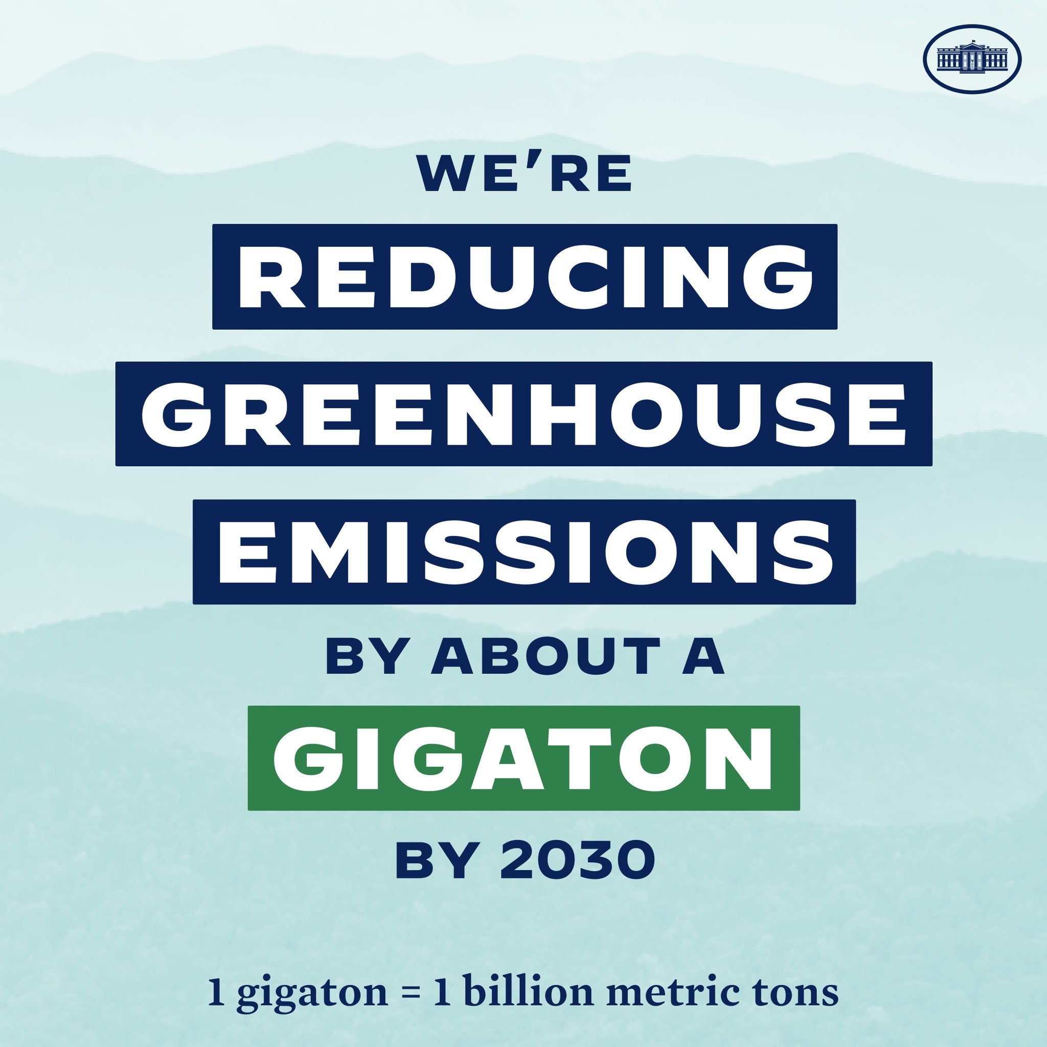 Plakat mit Text und Logo, auf dem "Wir reduzieren die Treibhausgasemissionen bis 2030 um etwa eine Gigatonne." steht.