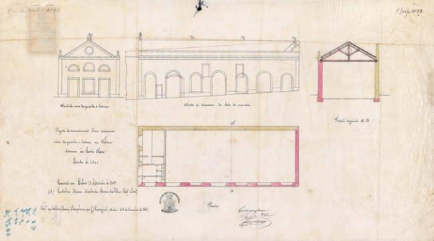 Ein detaillierter Architekturplan eines proposed Schulegebäudes mit zahlreichen Fenstern, einschließlich Lageplänen, Grundrissen und Textanmerkungen auf Papier.