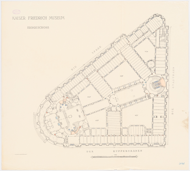 Ein detaillierter architektonischer Plan des Kaiser Friedrich Museums in Berlin, Deutschland, der verschiedene Räume und Merkmale mit Text beschriftet zeigt.