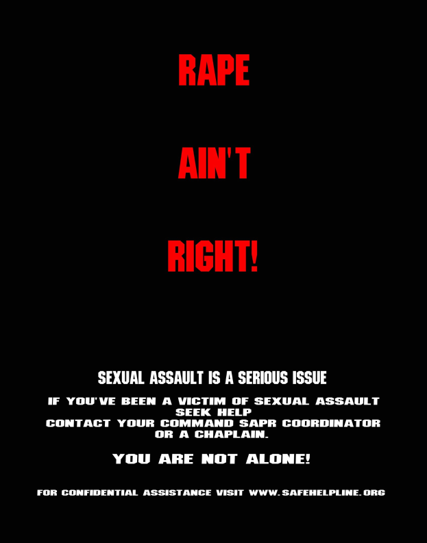 Plakat mit fettem schwarzem Text auf weißem Hintergrund, der "Rape Ain't Right: Sexual Assault is a Serious Issue" lautet, eingerahmt von einem schwarzen Rand.