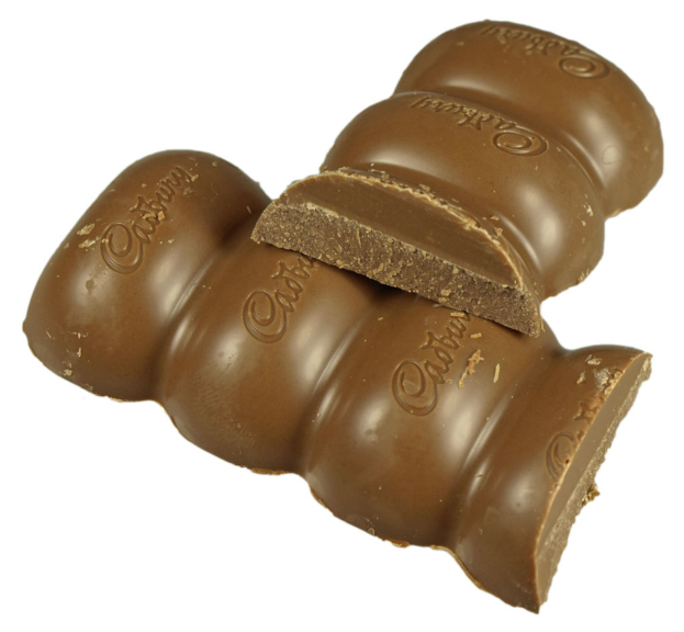 Braune Schokoladen mit 'Cadbury' darauf.