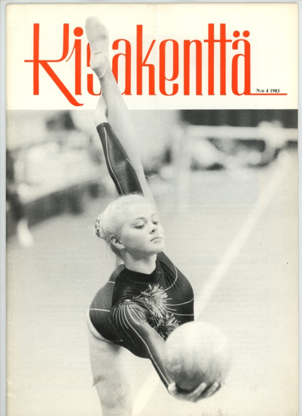 Ein Schwarz-Weiß-Foto einer Frau in einem Einteiler, die auf dem Cover eines Magazins Gymnastik betreibt, mit ausgestreckten Armen und gebeugten Beinen in einem Bogen, und der Magazintitel in fetten weißen Buchstaben oben.