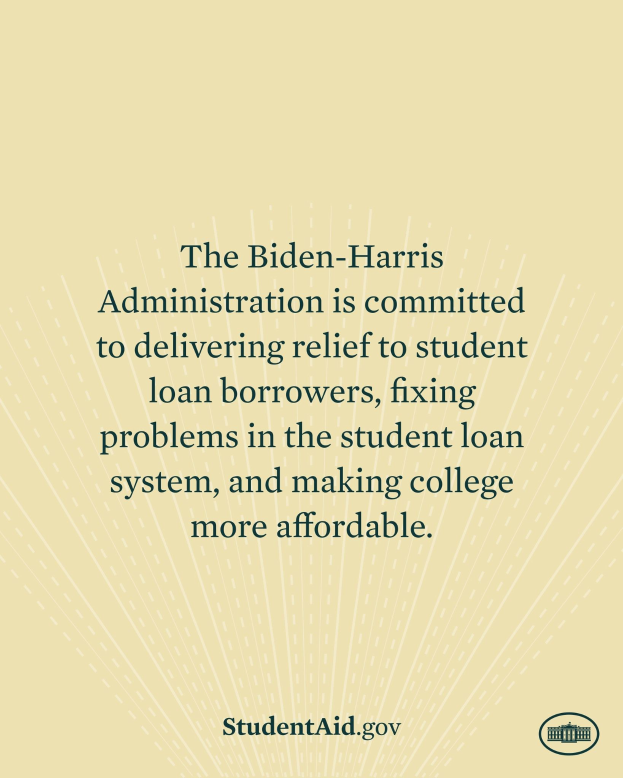 Ein Plakat mit dem Text, der das Engagement der Biden-Harris-Regierung für die Entlastung von Studienkrediten und die erschwingliche Hochschule betont, mit einem Logo unten.